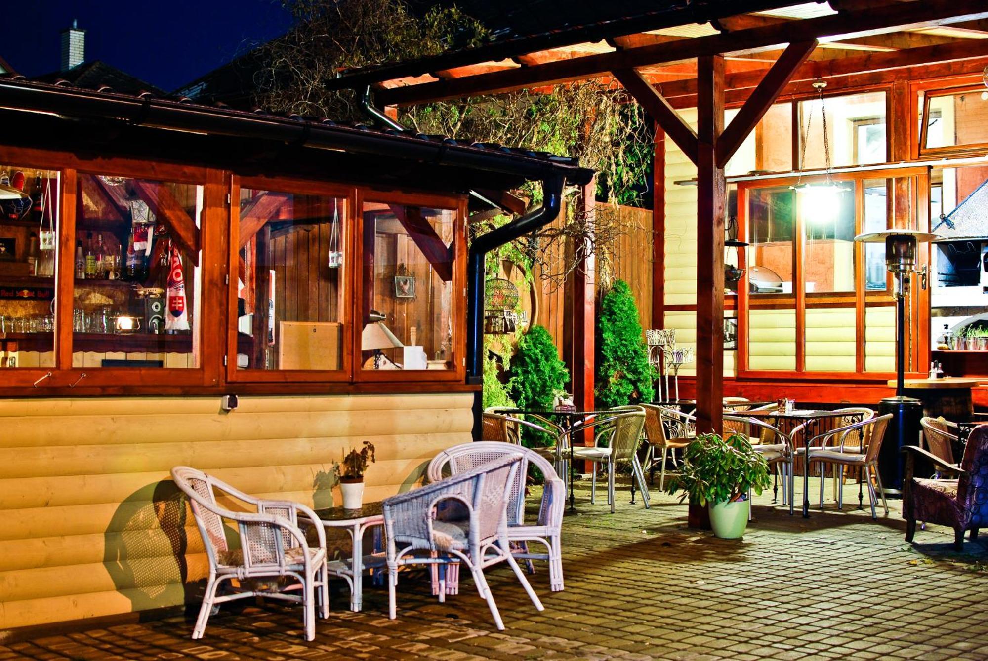 Penzion Restaurant Jakub Poprad Ngoại thất bức ảnh